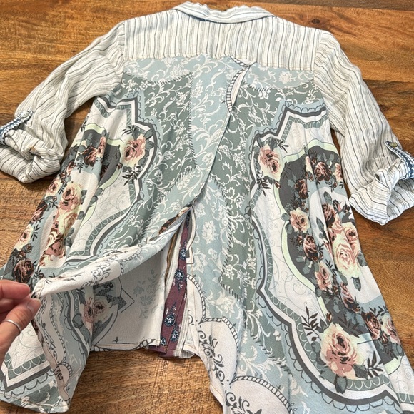 John Mark mixed media linen button down beaded floral roll sleeve open back - Picture 10 of 11